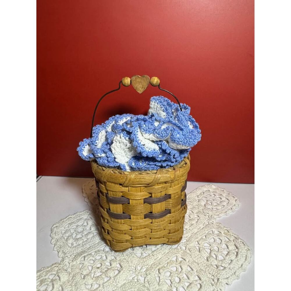 Woven Basket w Heart Handle